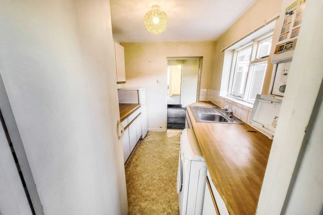 9 Foxhill Road, Reading, Berkshire, RG1 5QS 
 7