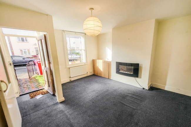 9 Foxhill Road, Reading, Berkshire, RG1 5QS 
 7