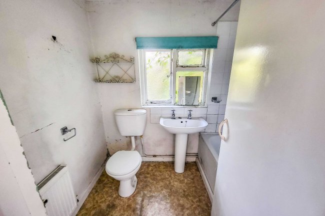 9 Foxhill Road, Reading, Berkshire, RG1 5QS 
 7