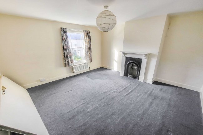 9 Foxhill Road, Reading, Berkshire, RG1 5QS 
 7