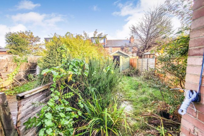 9 Foxhill Road, Reading, Berkshire, RG1 5QS 
 7