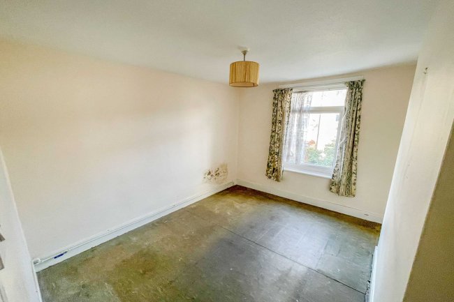 9 Oregon Avenue, Manor Park, London, E12 5JE 6