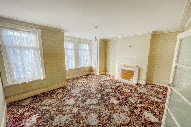 9 Oregon Avenue, Manor Park, London, E12 5JE 6