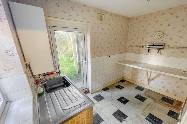 9 Oregon Avenue, Manor Park, London, E12 5JE 6