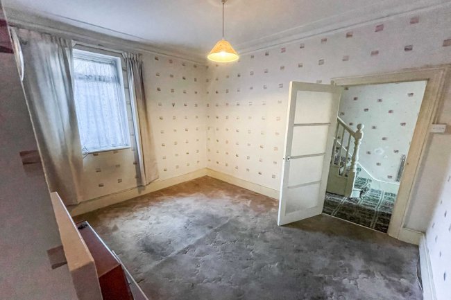 9 Oregon Avenue, Manor Park, London, E12 5JE 6