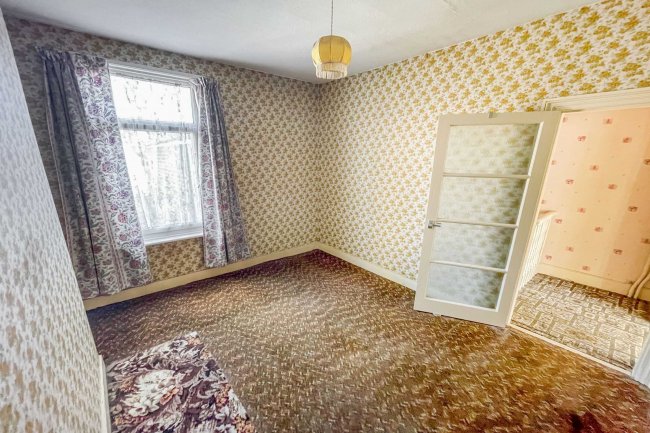 9 Oregon Avenue, Manor Park, London, E12 5JE 6