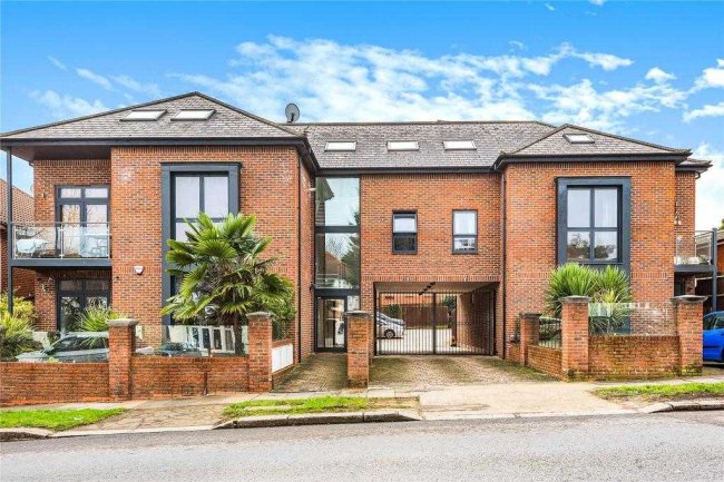 Flats 6 & 7 and roof space at Clear View Court, 59A Bourne Hill, N13 4LU 5