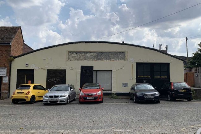 Motorist Discount Centre, Mayors Lane, Newbury, Berkshire, RG14 5DR
 7