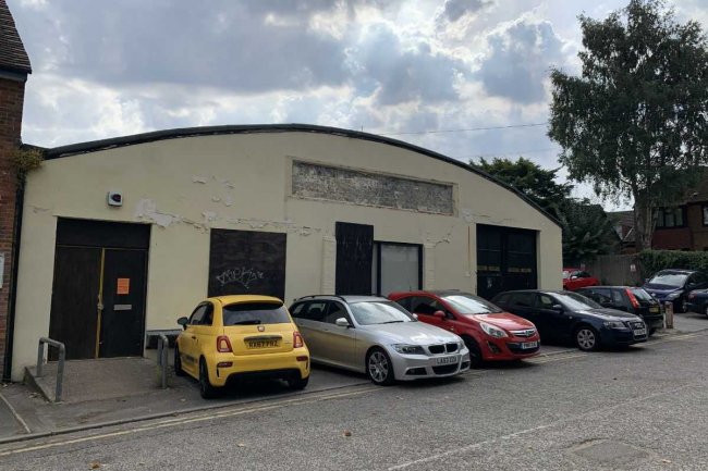 Motorist Discount Centre, Mayors Lane, Newbury, Berkshire, RG14 5DR
 7