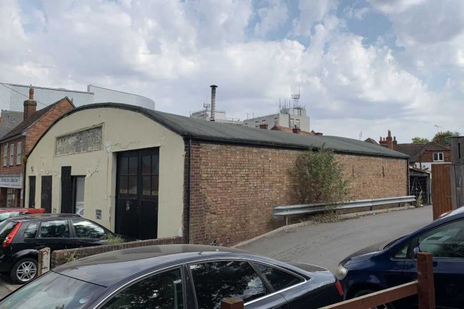 Motorist Discount Centre, Mayors Lane, Newbury, Berkshire, RG14 5DR
 7