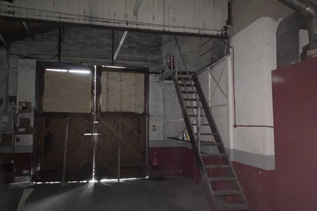 Motorist Discount Centre, Mayors Lane, Newbury, Berkshire, RG14 5DR
 7