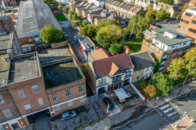Malt & Hops, 891 High Road, North Finchley, London N12 8QA 1