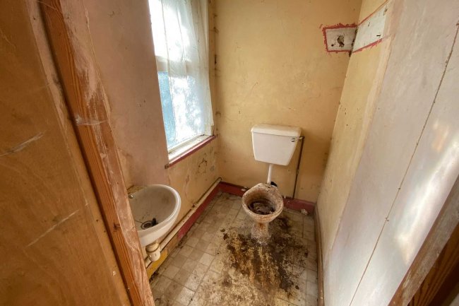 246 Burley Road, Thorney Hill, Hampshire, BH23 8DR 5