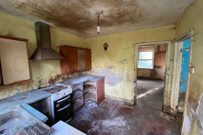246 Burley Road, Thorney Hill, Hampshire, BH23 8DR 5