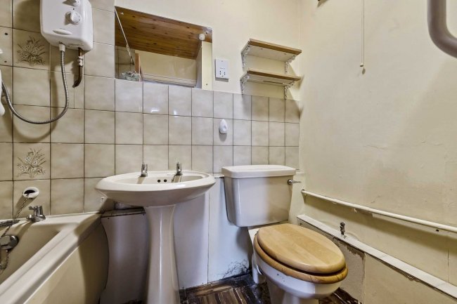Garden Apartment, 1A Rockleaze Avenue, Sneyd Park, Bristol BS9 1NG
 5