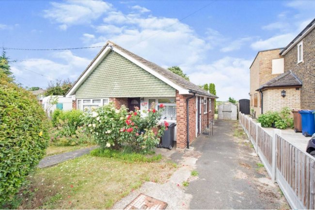 Clovelly, Princess Margaret Road, East Tilbury, Grays, Essex, RM18 8RP 4